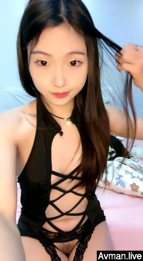 STP28739 纯欲系极品美少女！甜美又淫骚！性感情趣装吊带丝袜，跳蛋假屌齐上场，搞得小穴湿湿特写视角